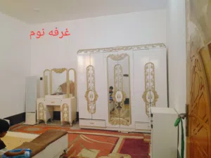 السلام عليكم بيت 100 متر بالانتفاضه الرابعه وجهه على حايط الدره عرض الشارع 16 متر يتكون  من طابق ونص