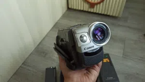 للبيع: كاميرا Canon UC8000 الكلاسيكية - حالة نادرة جداً للمقتنين