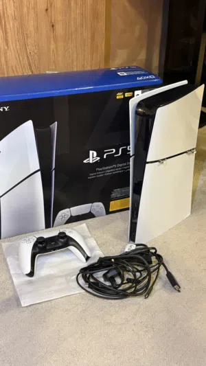 للبيع Ps5 Slim Digital 1TB مع قير  نظيفة جداً مو مبطلة من قبل