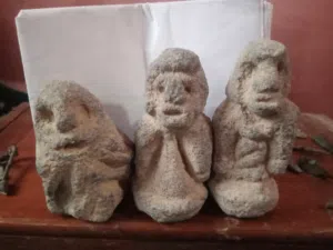 3 تماثيل من حجر البازلت