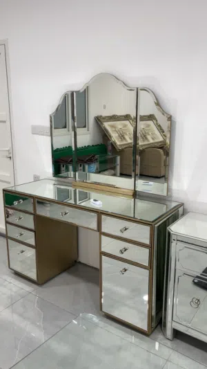 للبيع تسريحة مرايا فخمه