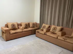 طقم كنب بحالة جيدة للبيع  Sofa for sale in good condition