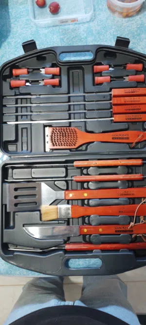 طقم مستلزمات الشوي جديد وغير مستعمل.