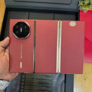 Huawei mate XT Ultimate design trifold premium model 16/1 terabyte (1000gb) New condition box with