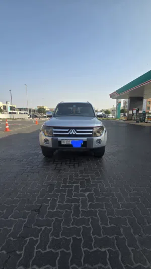 Well maintained Mitsubishi Pajero 7 seater 2008 model 2012 registered