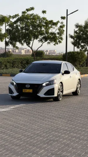 Used Nissan Altima in Al Batinah