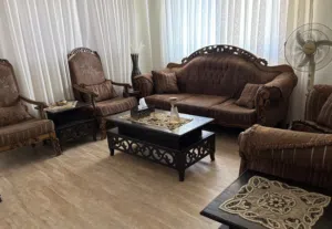 طقم كنب مستعمل مع طقم طاولات
