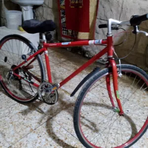 مساء الخير  بايسكل c700 حجم 24 لون احمر نظيف