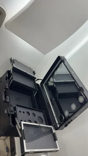 حقيبة ميكب مضيئة