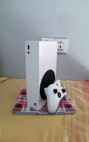 إكس بوكس سيريس إس (Xbox Series S) بحالة الوكالة للبيع!