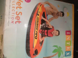 قارب كبير وجديد بكرتونه مثل الي بالصورة الي على الكرتون