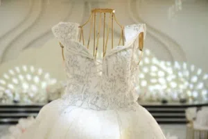 فستان زفاف ابيض