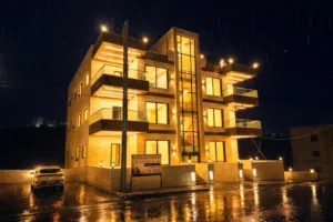 شقق سكنيه للبيع في ابو نصير حي الضياء بالقرب من منزل الروابده منطقة فلل وقصور العماره 8 شقق فقط