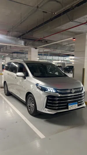 SUV MG in Cairo