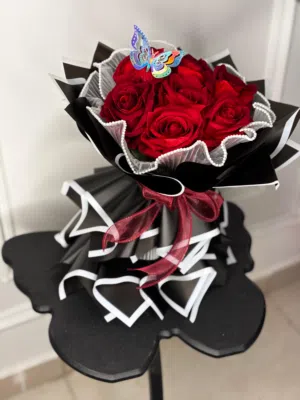 باقه ورد جوري صناعي  فخمه جداا وتغليف أنيق