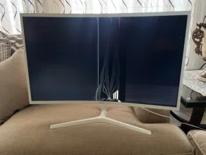 شاشة Samsung curvedجيمنج للبيع ،حجم 32 إنش بتردد 144hz