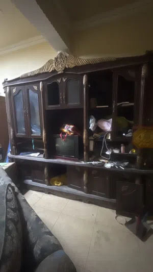 مكتبه كبيره للبيع حط سعرك وشيل