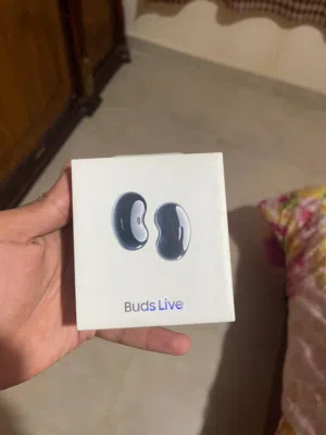 سماعه سمارت Samsung buds live للبيع استعمال مره واحدة للتجربة فقط