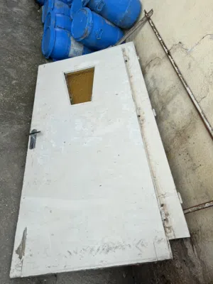 باب خشب  + حديد ثقيل 200 *90 للبيع +عمود مغسله للبيع بسعر مناسب