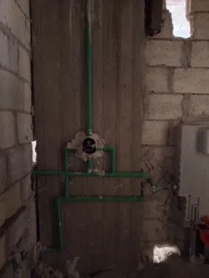 معلم صحية سباك حرفية عالية تمديد شقق سكنية ومسابح و طاقات شمسية و تدفئة مركزية بئعلى تقنيات