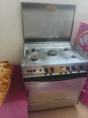 بوتوغاز يونيفيرسال خمس عيون