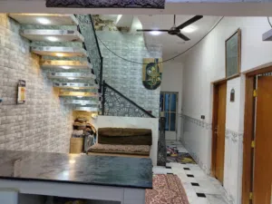 بيت للبيع في منطقة الجبيله مساحة 170 ثلاث طوابق بناء حديث