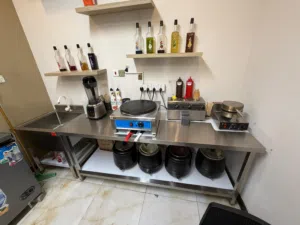 غراض مطعم للبيع