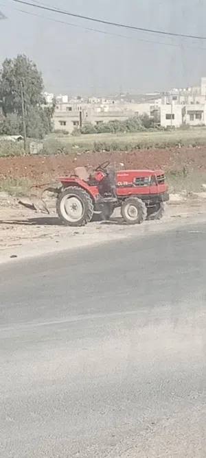 السلام عليكم معي تركتر اصغير  اللي عنده مزرعه حوش حوالي البيت جاهزه الحرثه مع