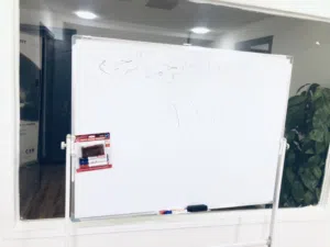 سبورة تعليمي وايت بورد مقاس 1.20*90متر بدون ستاند 25 دينار ، مع ستاند 45 دينار