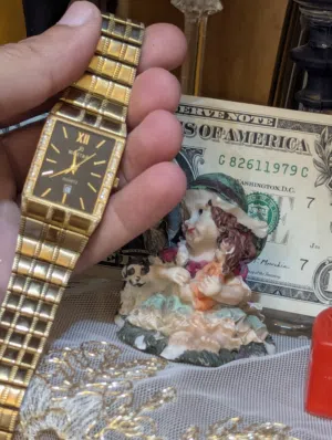 Others . Analog Quartz . Gold . Used0