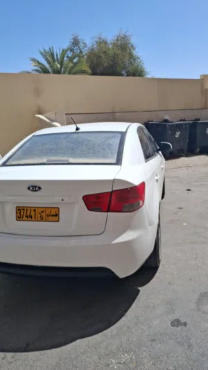 سيارة Kia سيراتو 2012 لون أبيض تأمين إلزامي ومرخصة