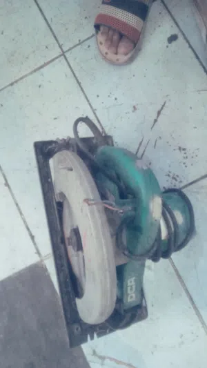 3 صاروخ + 2 منشار +هزارخرسانه كهرباء +طفايه حريق + 2 لفه واير كهرباء