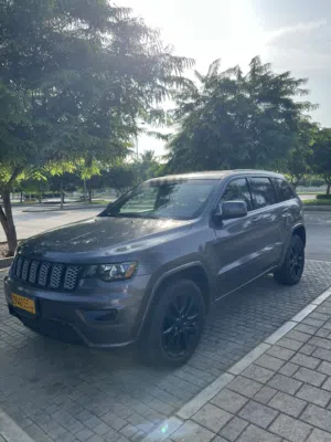 Used Jeep Grand Cherokee in Dhofar