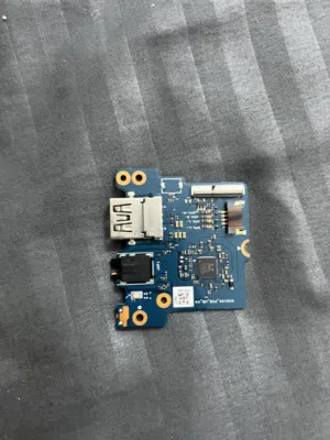 لوحة المنافذ الإضافية (I/O Board