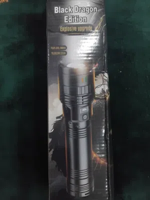 مصباح كشاف قوي جدآ فيه تصغير وتكبير يوصل لمسافه بعيده يستخدم إلى الامن و البحث