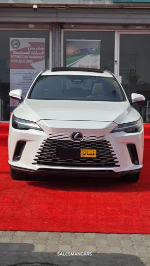 لكزس RX350 2025 فخامة المستقبل بمحرك 2.4 تيربو، أبيض أنيق وداخلية هلييس تعكس قمة الرقي. جدا نظيفة