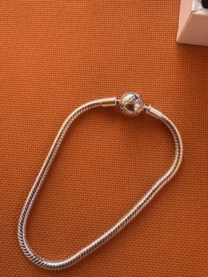 اسوارةPandora
