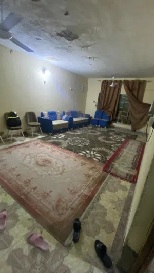 السلام عليكم بيت في دوالم الشعله عل الشارع الرئيسي ركن 150متر واجه10نزال15 الطابق الاول غرفت نوم