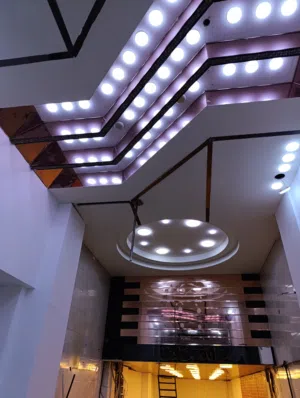 محل تجاري للايجار في شارع الجامعه مقابل البوابه الغربية لجامعه اليرموك