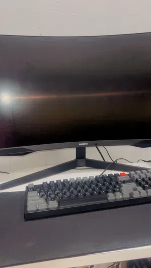 بي سي جديد ونضافه100/100 زلغ ما بي مستعمل كلش غليل عبالك مشتري من المحل توه كامل وياه شاشه و كسورات
