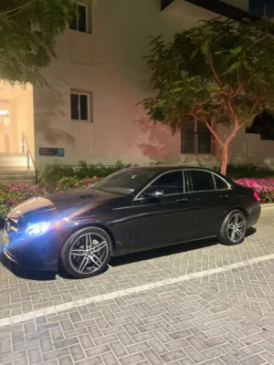 للايجار مرسيدس C300 - E300 تشارجر