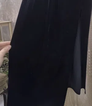 فستان اسود مخمل