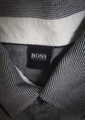 تيشرتات BOSS قياس L شبه جداد سعر التيشيرت 10