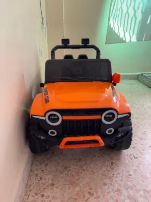للبيع: جيب كهربائي  للأطفال 4x4 بحالة ممتازة!