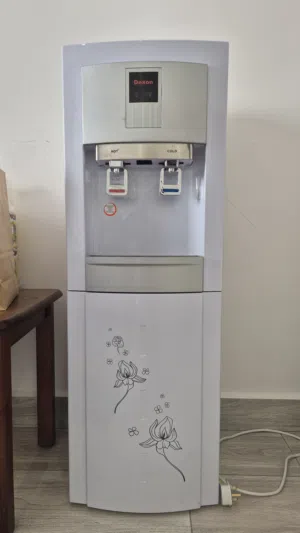 للبيع: موزّع مياه Dexon WDFS-62WPL (حار / بارد) For Sale: Dexon Water Dispenser WDFS-62WPL (Hot & Co