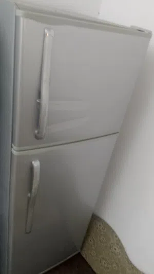 ثلاجة للبيع