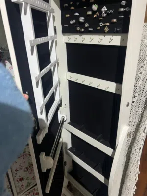 خزانة اكسسوارات