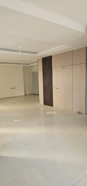 شقة جديدة جاهزة للسكن مع مدخل خاص بتقسيط مباشر