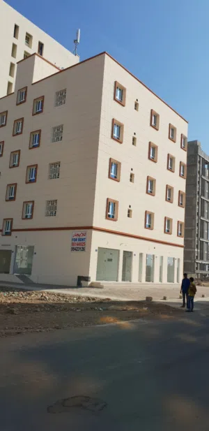 محل تجارية للإيجار العبيلة الجنوبية شارع النزهة بجنب فندق الفلك