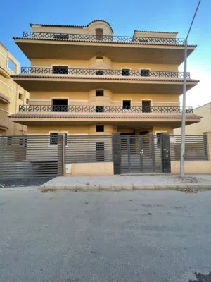 ڤيلا لقطهههه حرفياً للبيع في مدينة الشروق  فيلا نص تشطيب  في الحي الثاني غرب فيلات المساحه 400م